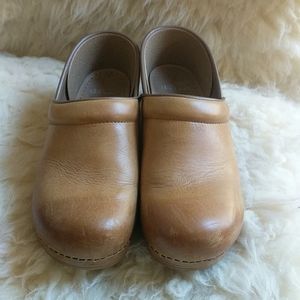Dansko professional clogs, distressed honey, size 42